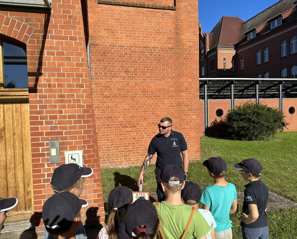 Hydrantensuche beim Kinderfeuerwehrdienst